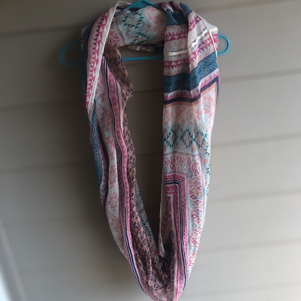 Charlotte Russe Aztec Patterned Scarf - Picture 2 of 3